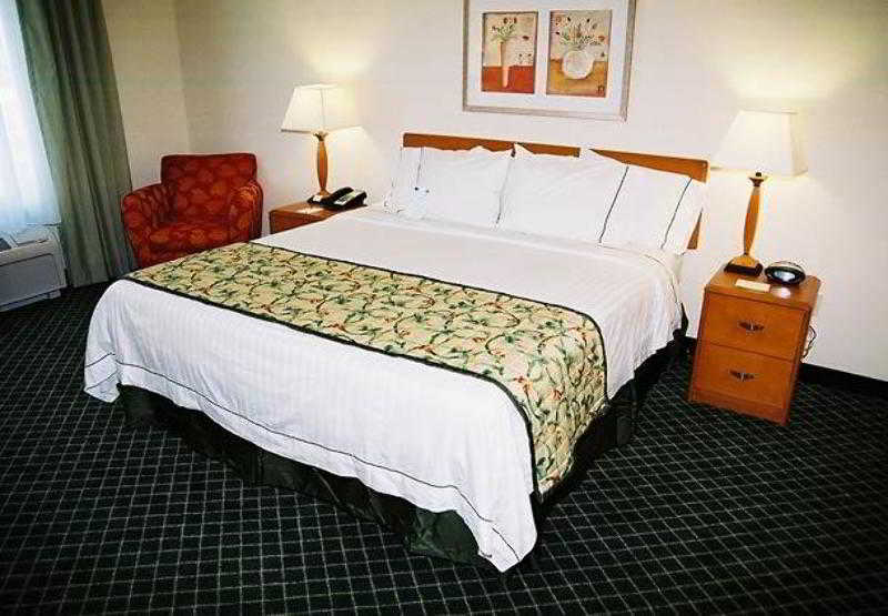 Fairfield Inn & Suites By Marriott Клермон Номер фото